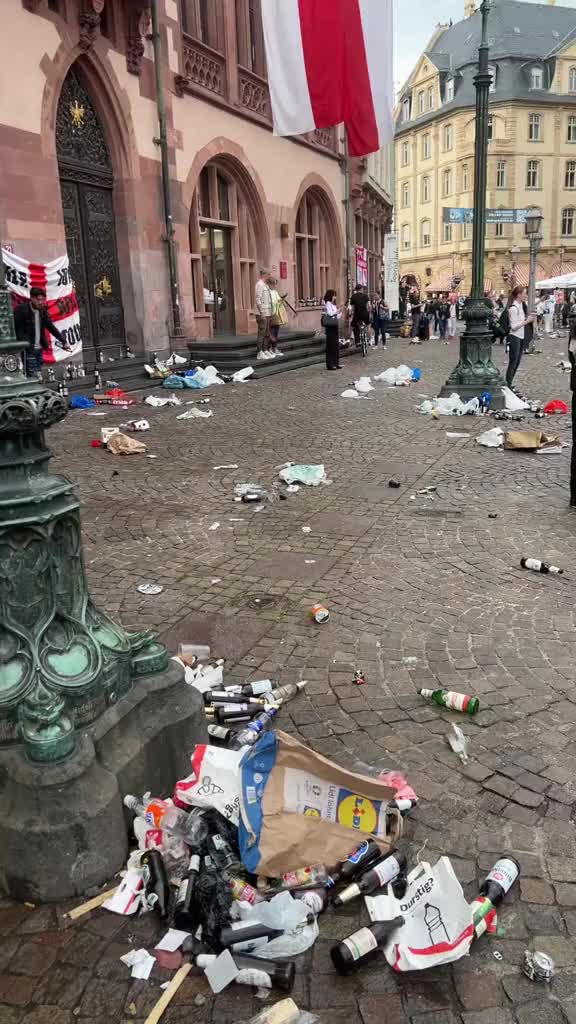 外国人也没素质！欧洲杯期间法兰克福的街头垃圾满地
